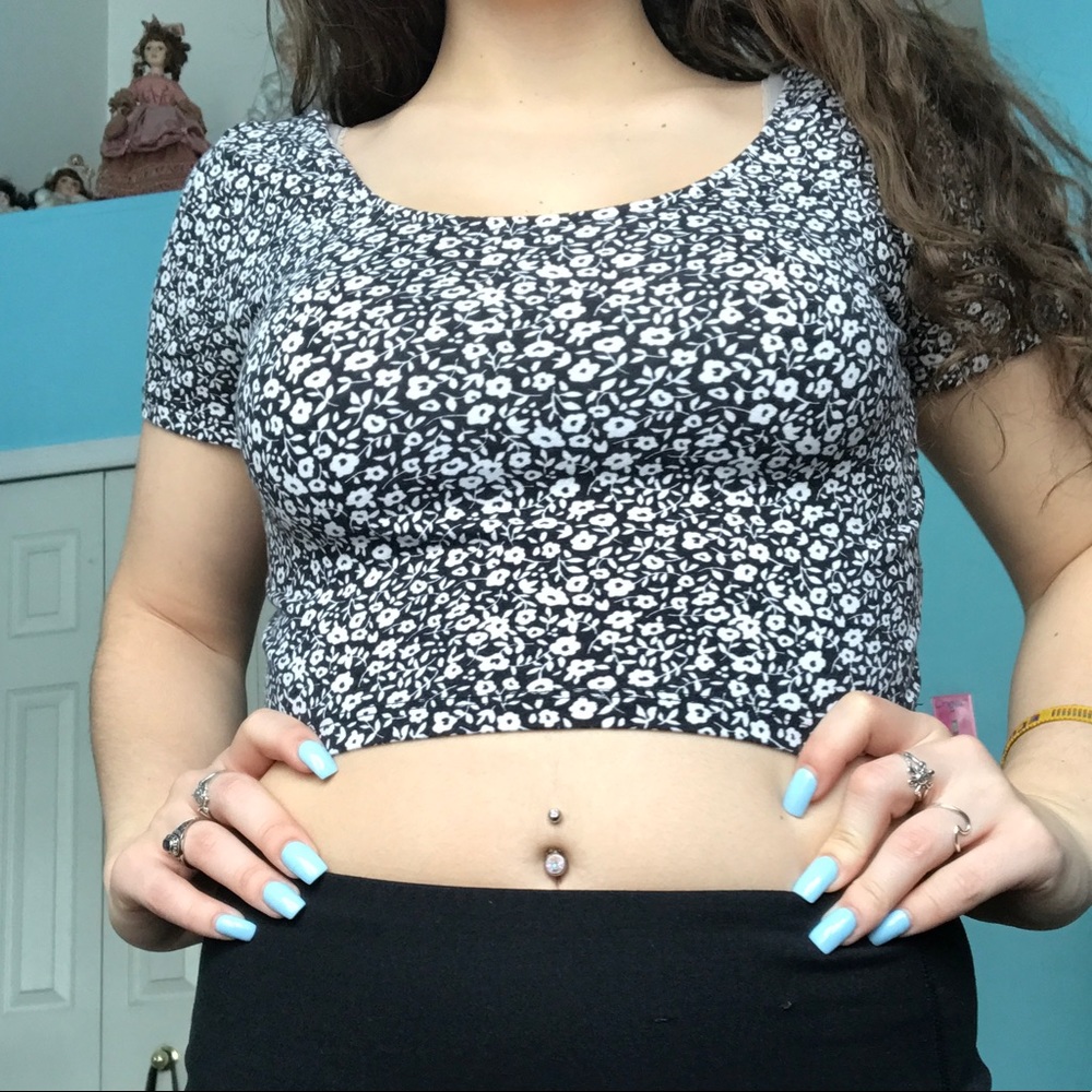Black and white floral crop top